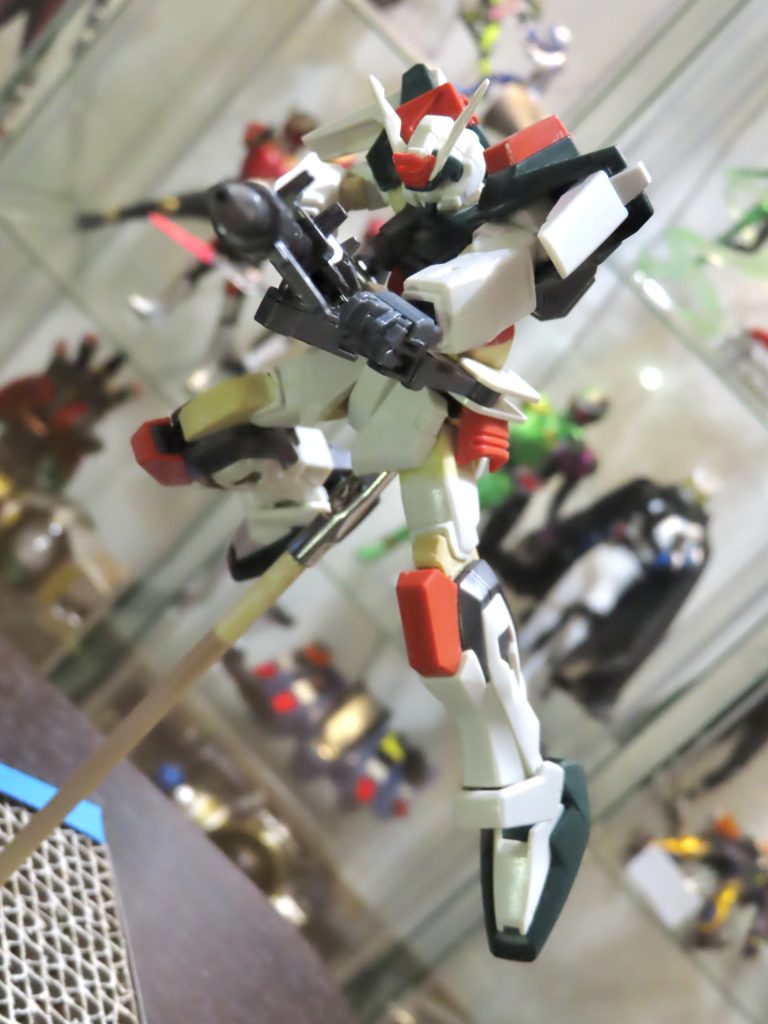 エポパテを削り込んで整形。