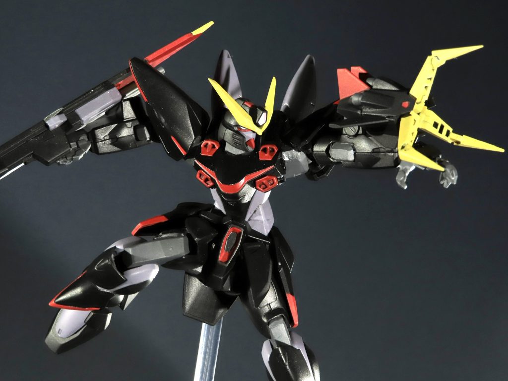 膝は曲げるだけでなく少し捻りを入れ柔軟さをアピールしています。