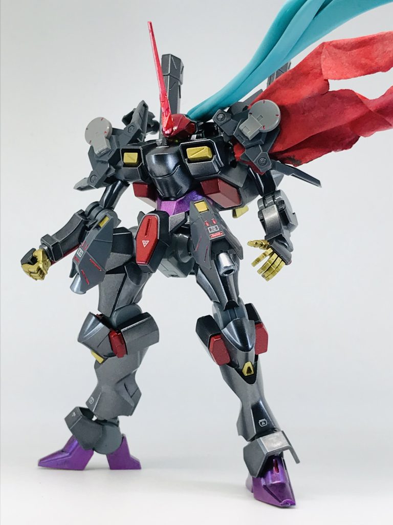 武器なし状態改造?箇所はツノと左手を平手に変更、あとは30MMのオプションパーツを、数カ所もとから空いている…穴に挿しただけです🙄ザウォートってなんで30MMみたいな穴空いてるんだろ…?