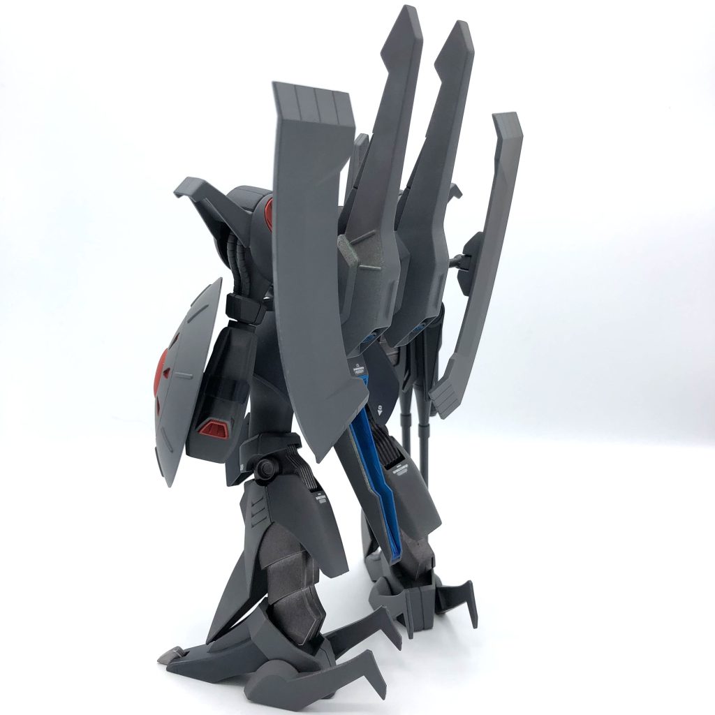 バックショット。背中のシールドが悪魔の羽根っぽくて厄厄しいでござる。対艦ミサイルは観音様っぽくなるので今回は無しの方向で。