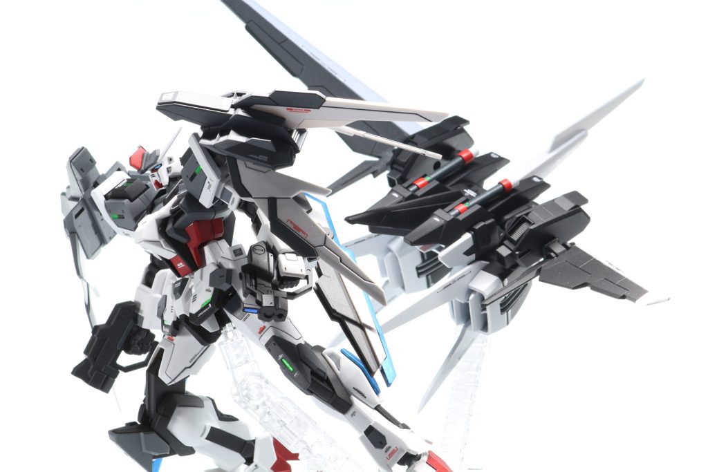 パッケージな感じでバックパックと一緒にポージング