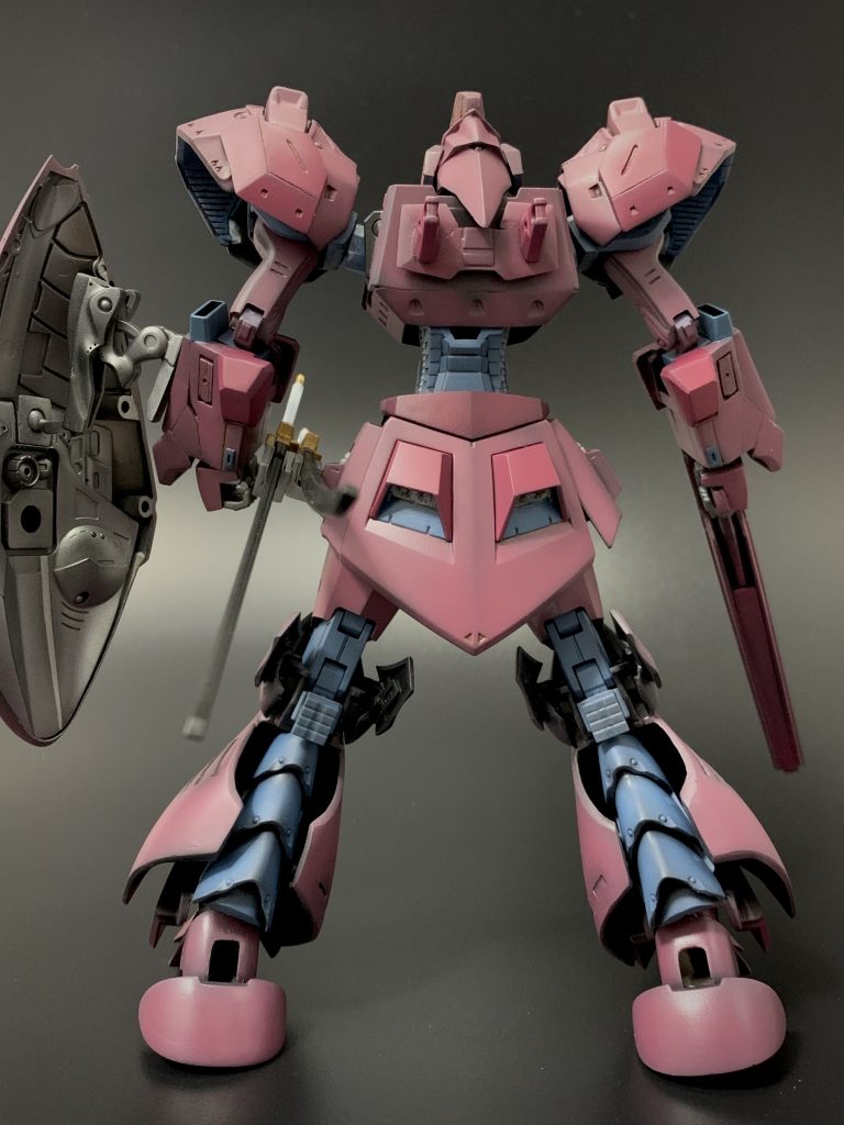 背部のスラスター等の細かなパーツは大半レッドミラージュから流用。情報量多くて気に入っています。
