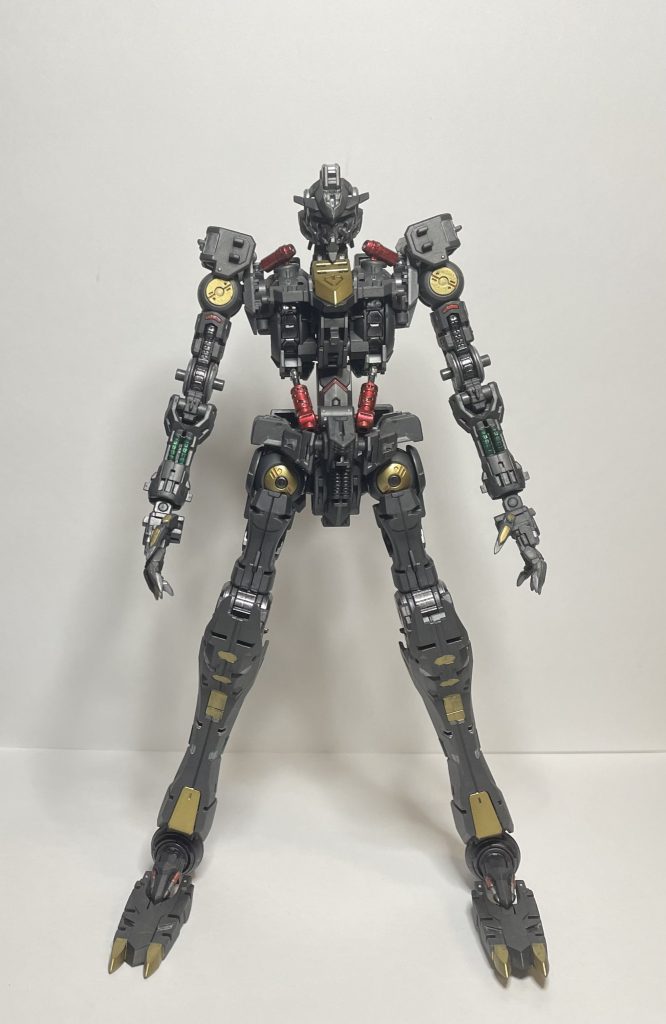 ガンダムフレームは部分塗装を行い、装甲との違いを作るため基本艶消しで処理しました