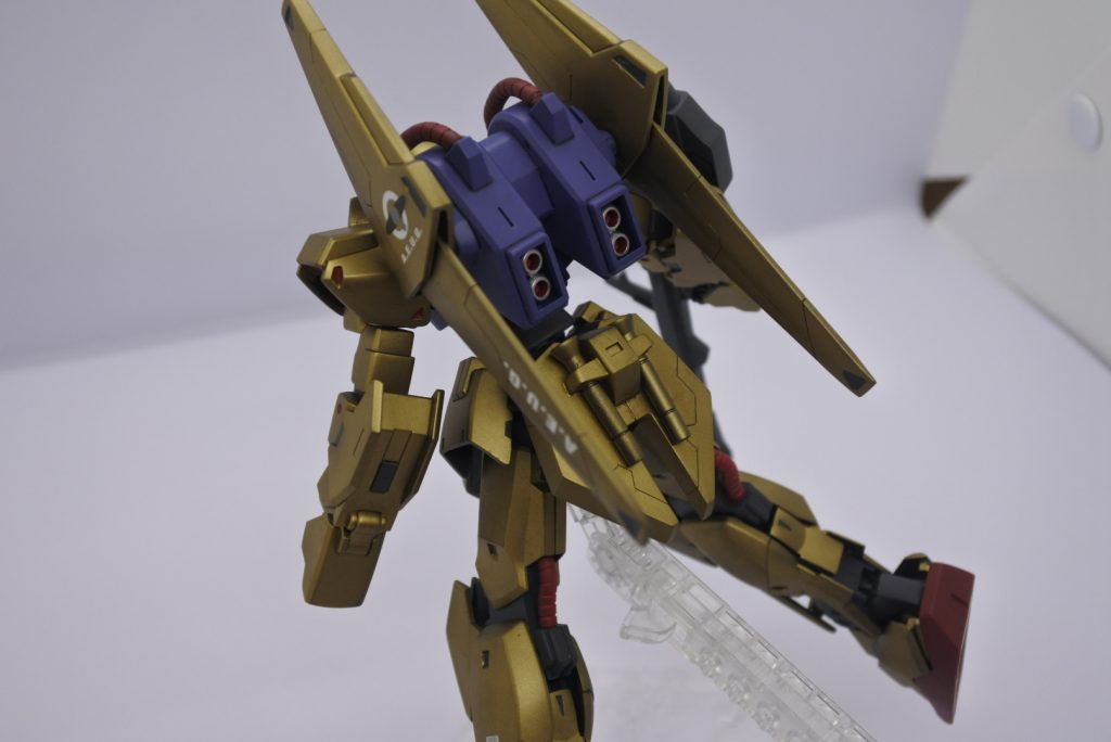 ビームサーベルラックも百式から拝借していました。