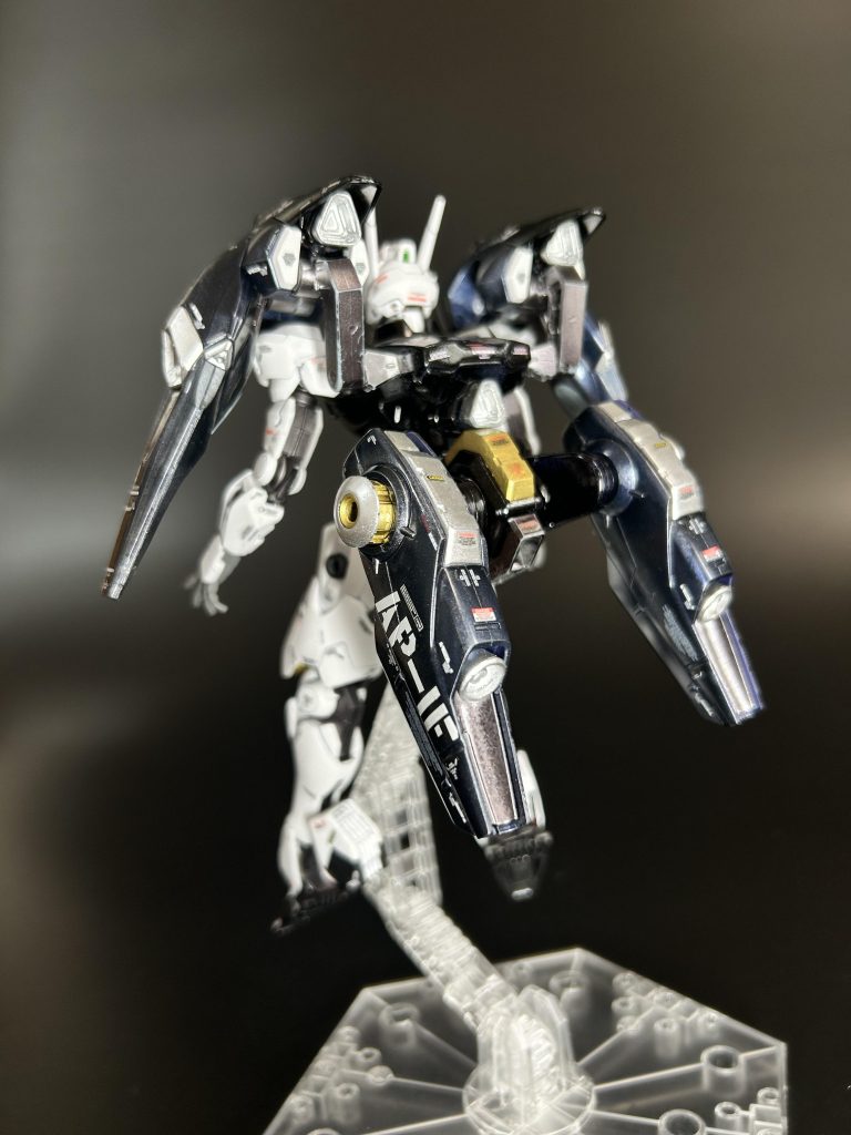 バックショットです。ファラクトとバックパックとフライトユニットを装備しているので、本来以上の高起動が期待できるかと😁