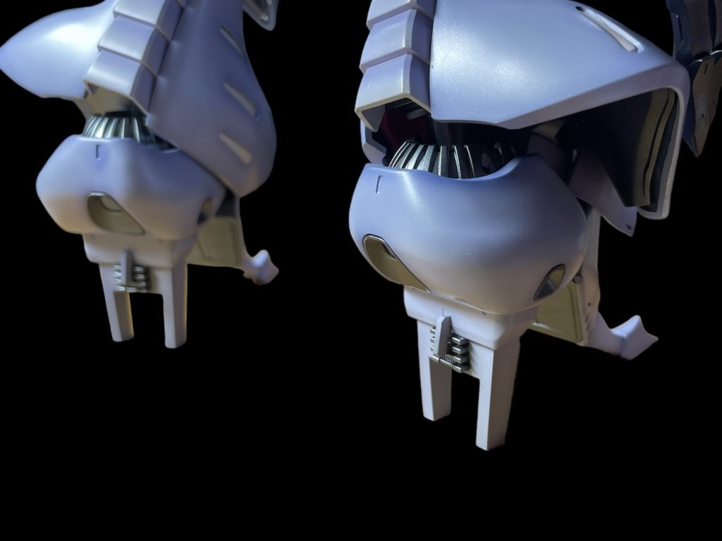 踵部分がキットのままだと低くて、せっかくの爪先のスラッとしたデザインが生きてない感じがしたので、踵を2〜3cm延長ついでに二股にしてスタイリッシュにしました。