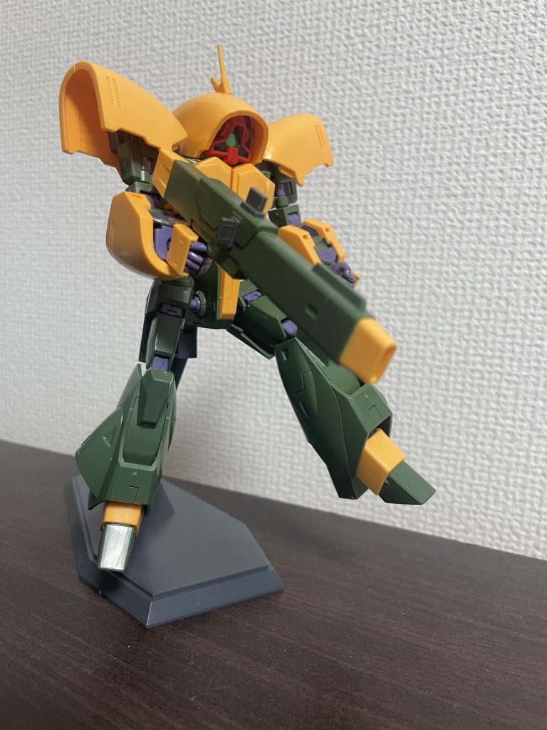 「空中戦ならアッシマーのが得意だろっ！」空中でMS形態になりZプラスをロックすると攻撃をするアッシマー