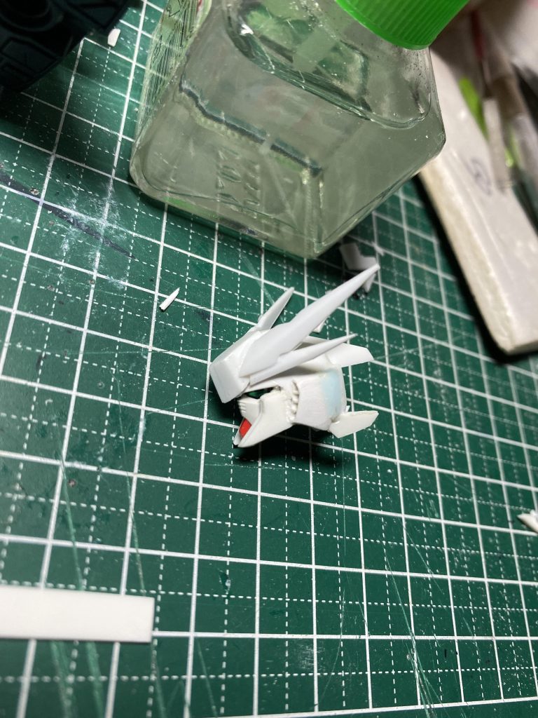 HGUC νガンダムを改造顔のスリットも3本から2本に変更