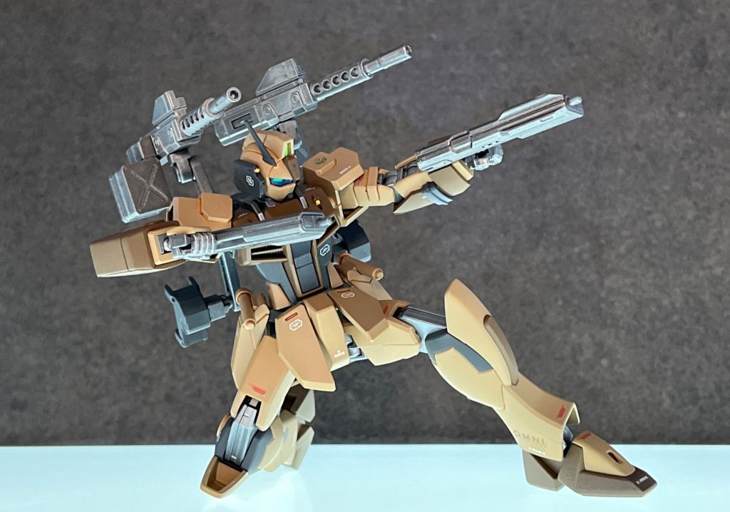 <MX45 速射拳銃>こちらもバウンダリーフロント社製の正規量産品。MX75Bよりも取り回しが良く近距離の敵にも対応できる。セミオートだが、弾数は30発とやや少ない。