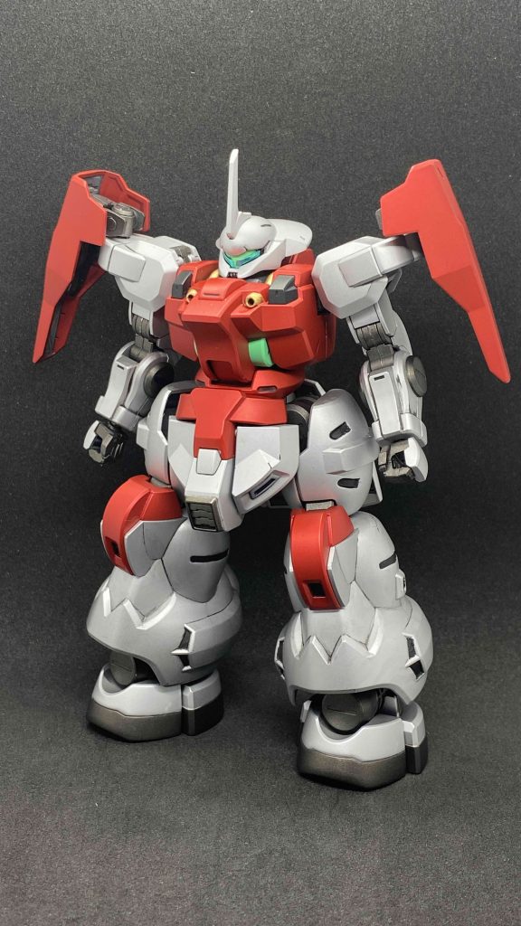 つや消しの銀と赤で塗装