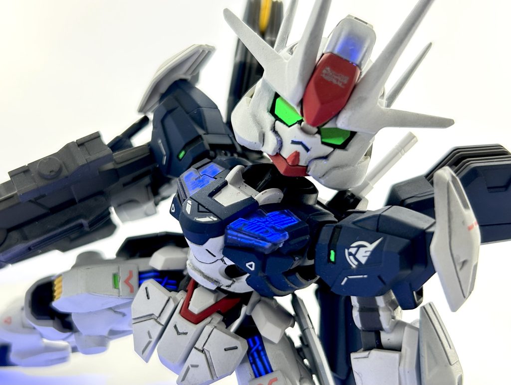 そして!パーメットスコア6!頭、胸、脚のクリアパーツ部分はブラックライトを当てると青く光ります。こちらは、イタミテックさんの改造案をお借りしました!