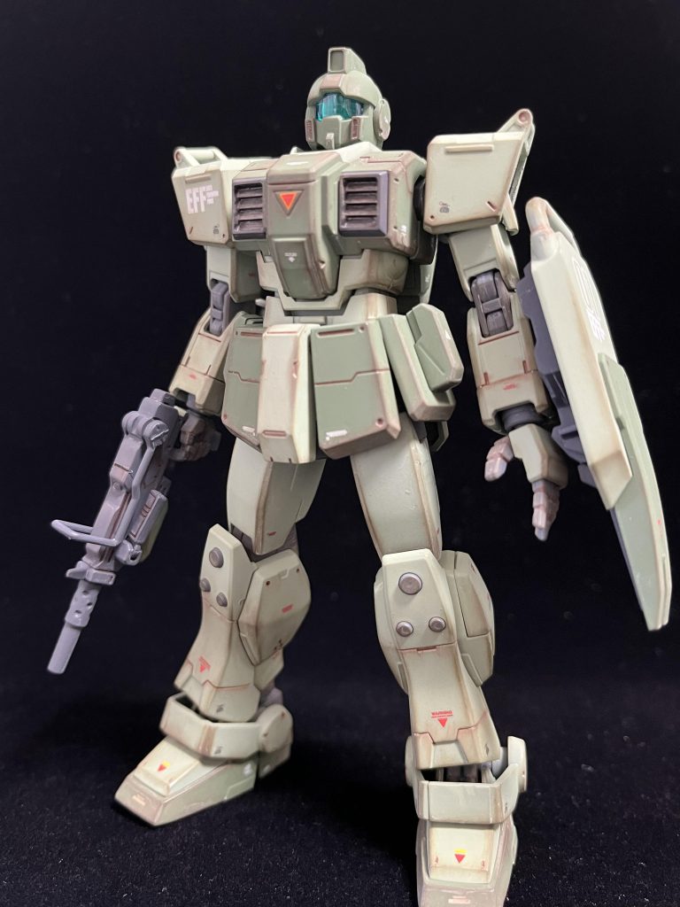 今回使用したカラーは薄い緑:クレオス MSグリーン濃い緑:ガイア NATOグリーングレー:クレオス ファントムグレーです。