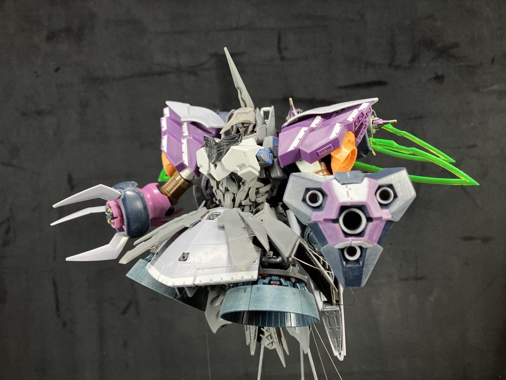 MGエクシアのフレームを芯に、ローゼンズール、キュベレイ、Rジャジャ、RGジオングなどをミキシングしました。