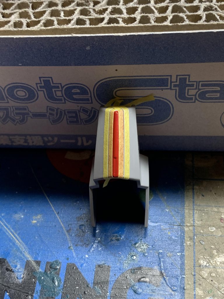 塗装は久しぶりにサフを吹きました。今回は脚部のラインを引くのに普段全く行わないマスキングを行いました。FSS未履修勢ではありますが、スピードミラージュは昔見たイラストやガレージキットでとても良いなぁと、すごく気に入っていたので、なんちゃってでも作る事が出来たので大変満足出来ました。また改めて制作に協力して頂いたta-zuさんに感謝したいと思います。ご清聴ありがとうございました。