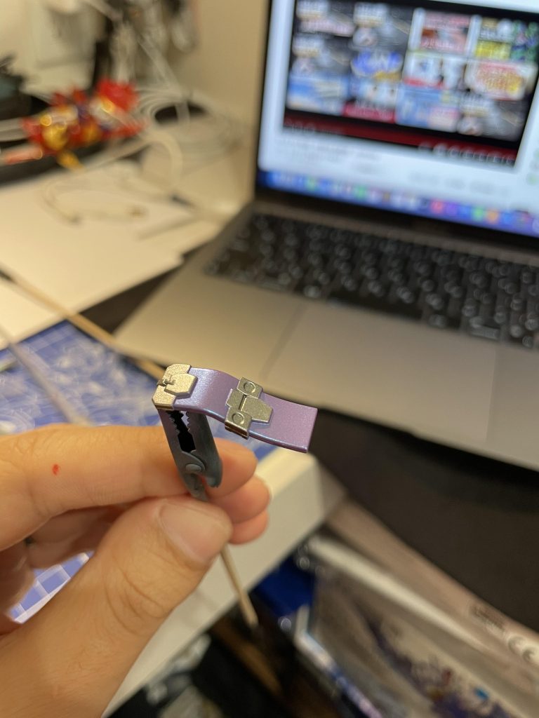 GN粒子の伝達ケーブル??ガイアのミリオンブルー下地で、上にプリズムパステルカラー チェリーピンクブルーで塗ってます。