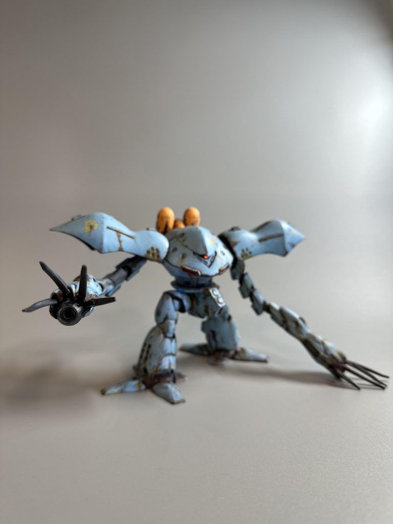 古いHGのクリアパーツは無加工でもブラックライトで光るものが多いですね。