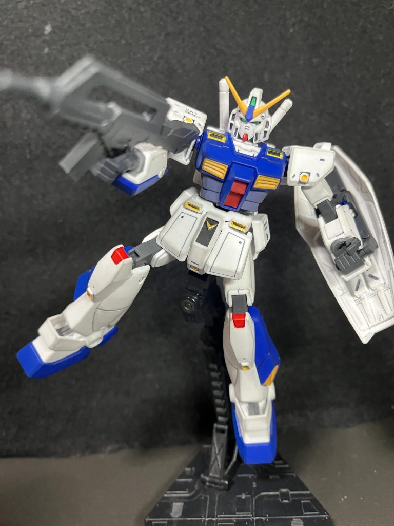 ツインアイは見開いた感じになるように庇？部分を削って調整しましたデフォだと目元が見えにくいですよね