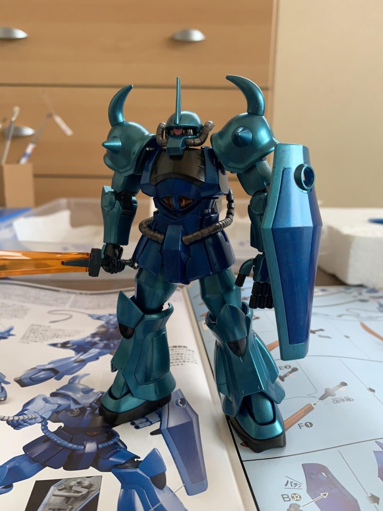 前に製作したグフです。カラーリングの参考にしました。