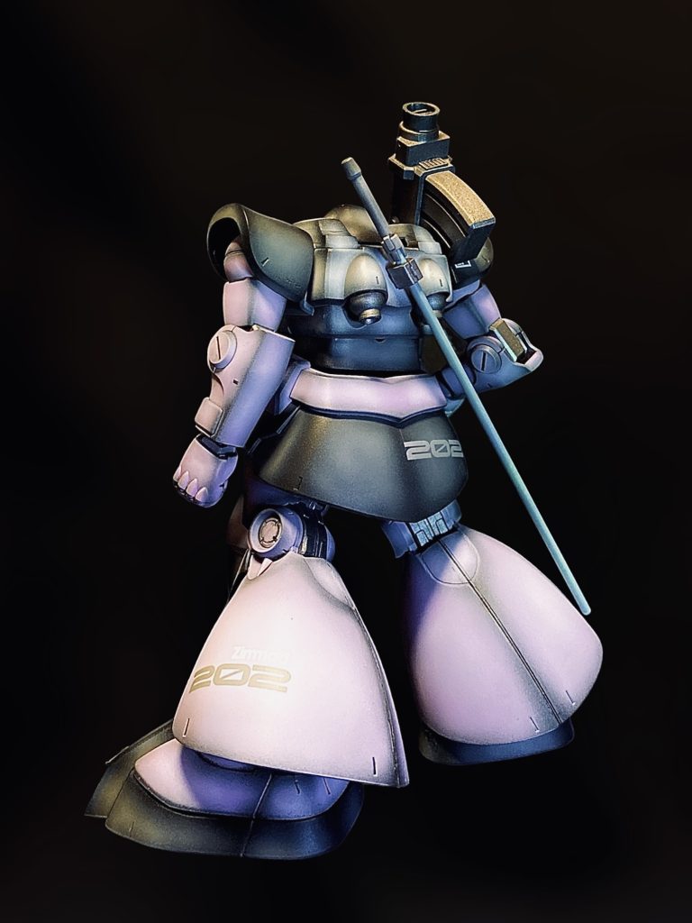 黒い三連星仕様って言ってんのに「202」ってマーキングはこれ如何に❓まあ気にしない。