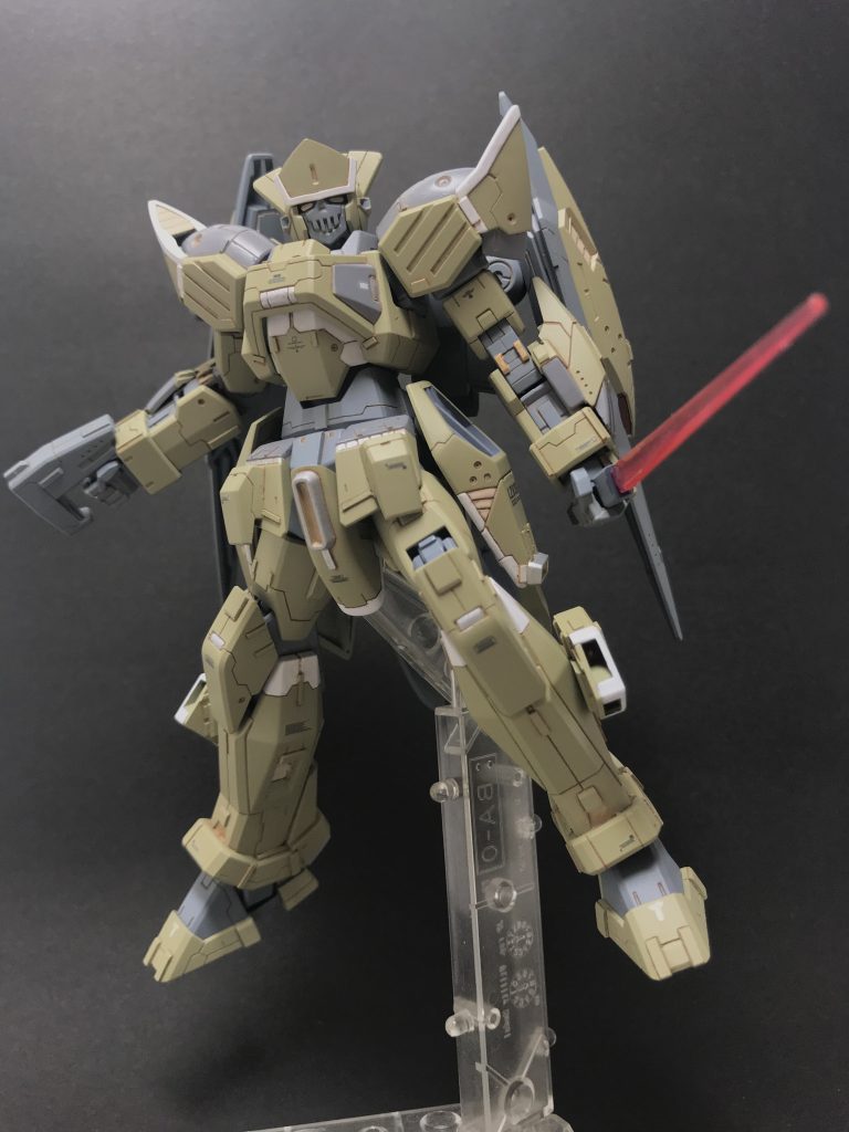 色は相当悩んで、ダークイエロー+グレーという地味目な組み合わせにしました。紺+グレーの元カラーが正直ベストな気もしますが、やっぱり個性を出したくなり笑 不気味さは無くさずイメチェンするなら、でこうなりました。