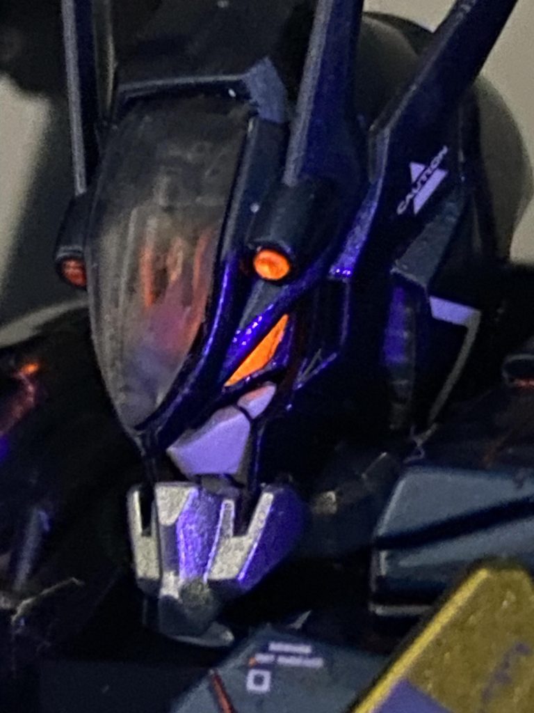 蛍光レッドが怪しく光る…悪役顔もかっこいい。水星キッドは比較的手に入りやすく、どれも作りやすいですよね。ファラクト最高のプラモでした。