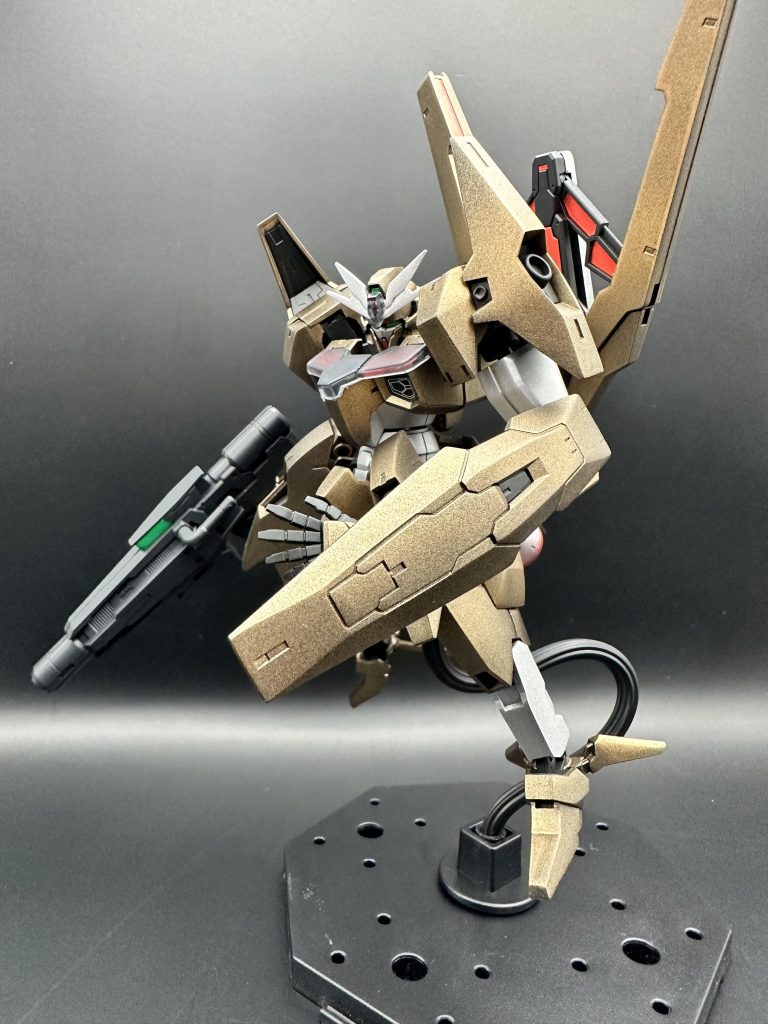 メインカラーはガイアのカッパー黒は黒サフ白はシルバーバーニア赤部分はメタリックレッド武器はガイアグレーⅤ