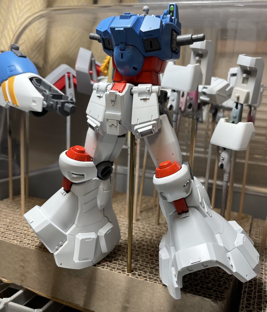 カラーチェックしながら塗装していきました今回の使用塗料は青色 ガイアノーツ フレームアームズ・ガールカラー スティレット装甲ブルー赤色 NAZCAカラー フレイムレッド白色 クレオス クールホワイト黄色 NAZCAカラー マンダリンイエロー関節部 メカサフ ヘビーなどなど(ちょっと記憶喪失)