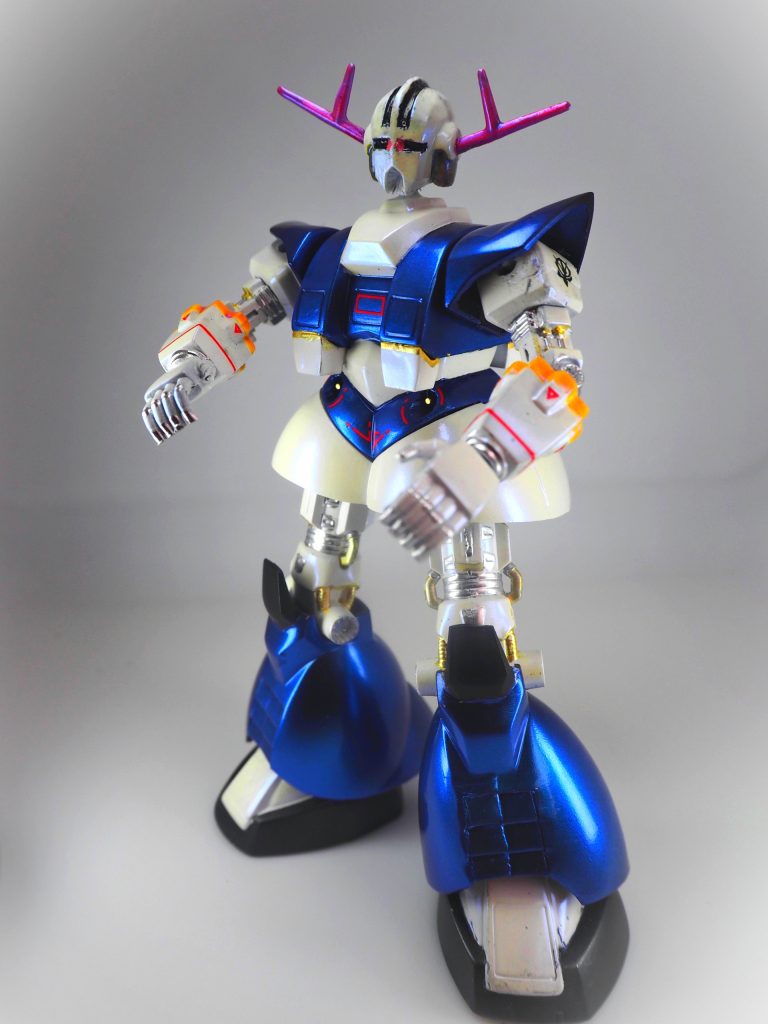 サファイアブルーで全身パール塗装メタリックにしなくても黒からパールでメタリックぽくなるのは衝撃でした!