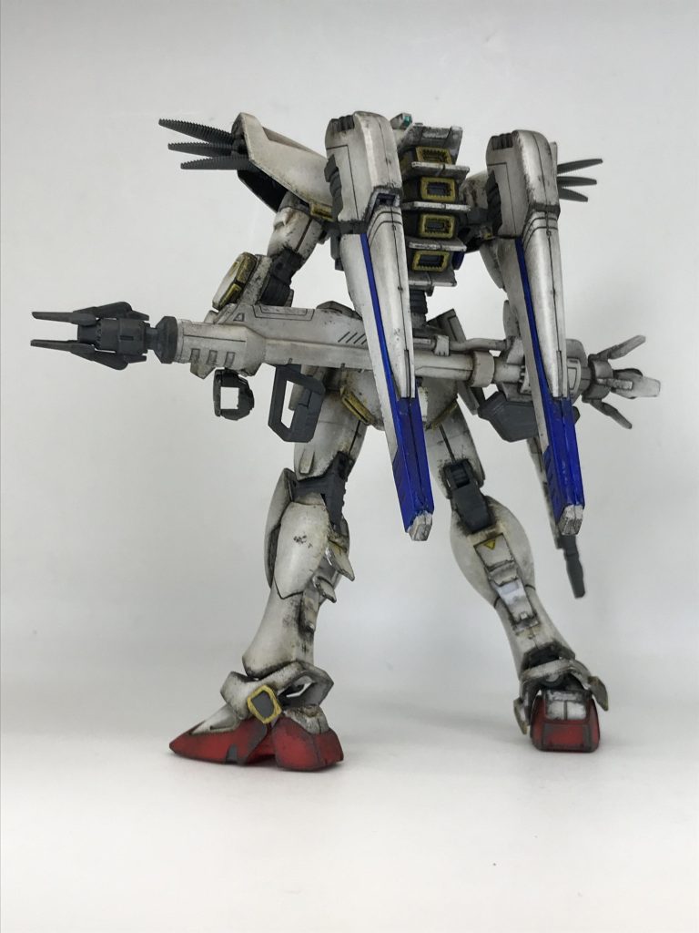 兄は大学受験勉強中だったのですが…一緒にファミコンで対戦ゲームをよくやってましたねwww飛龍の拳2とかもよく対戦してた記憶それでも一流大学に受かってしまうのだから…兄貴はやっぱスゲー…私とは頭のできが違う😨ヴェスバーの合わせ目とゲート後が酷い！wwwでもいいんです…ゲート処理や合わせ目消しをする時間あったらお手軽汚しのHGUCをもう一体作れるから👍