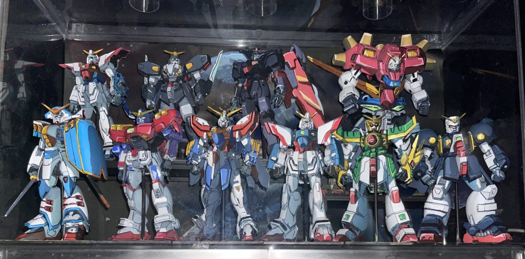 トップ写真だと写真形状の関係で綺麗に全体が映らなかったので、拡大版です。ストーリーにも載せていますが背景は自作です。フロントはシャッフル同盟、サイズ感的に全部入るかギリギリだったのと、デビルガンダムが一機だけ大きかったので配置を工夫しました。
