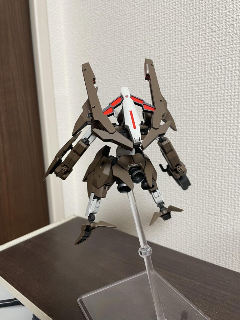 今回はバーニアと背中の奴はガンメタ塗ったあと艶消しを吹いてひと手間かけて仕上げました！