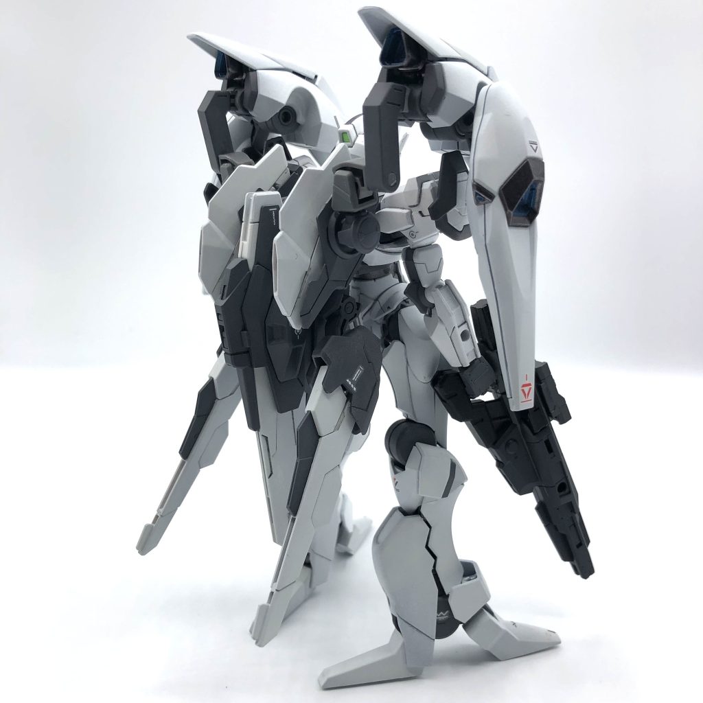 バックショット。バックパックはルブリスのものになります。ショルダーはファラクト、シールドはエアリアルです。