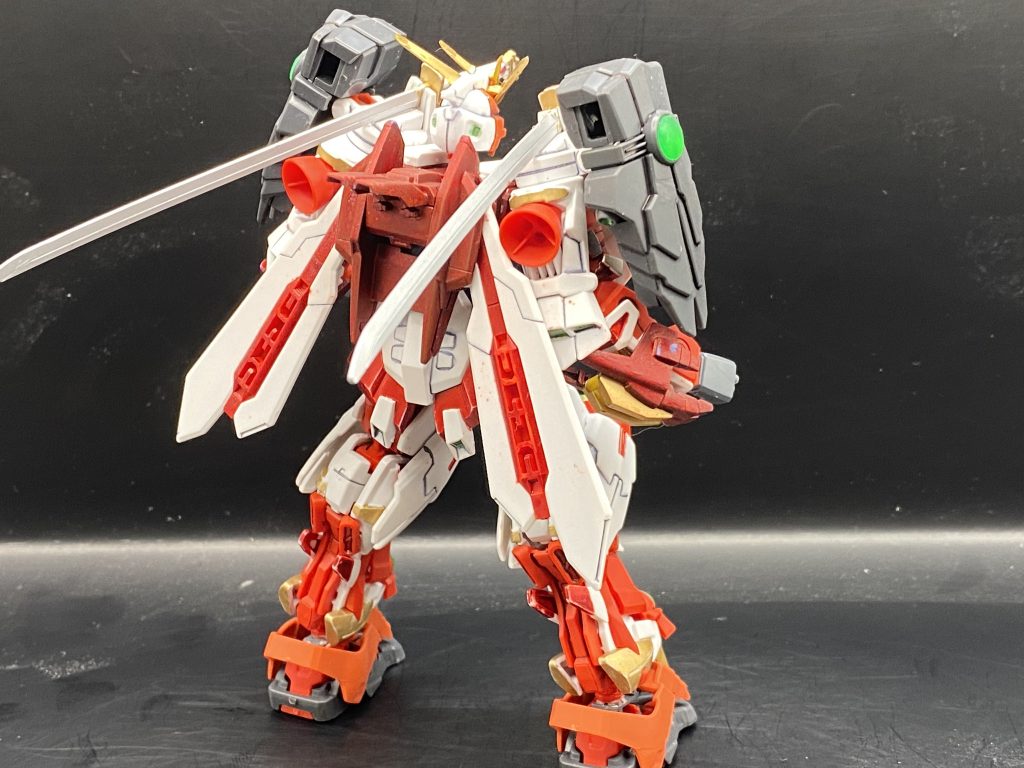 全身を前後から胴体もブレイジングにしようかと思いましたがせっかくゴッドがあるんでそれも利用しようかなっと思いこうした仕上がりになりました。スタビライザーの肉抜き穴に関してはこれ利用すれば光輪エフェクトとか取り付けれるかもと思い穴埋めしないままにしてます。RGのを取り付けれるように出来れば最良ですが……