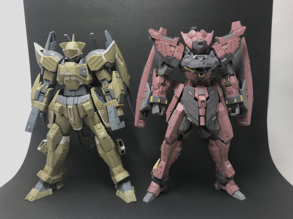 親戚的な機体と一枚。この2体で並べてしっくりくるように少し意識しました。主に色とか。相変わらずAGEキットは手に入りやすいわ、アホみたいに出来がいいわで最高です。