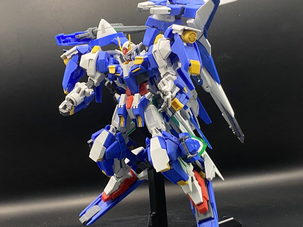 高速移動モードも健在GNバスターソードⅡ とGNソードⅡブラスター は後ろに回して両肩を開放できるようにしています。