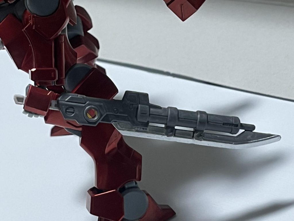 ビブラシオンソードMVS(メーサーバイブレーションソード)として試作された武装。高振動で敵の装甲を容易く切り裂く。対ビームコーティングされている為、ビームサーベルとも斬り合える。見たまんまアームアームズのソードをそのまま色変えで使ってます。(手頃な長さの剣がこれくらいしかなかったorz)