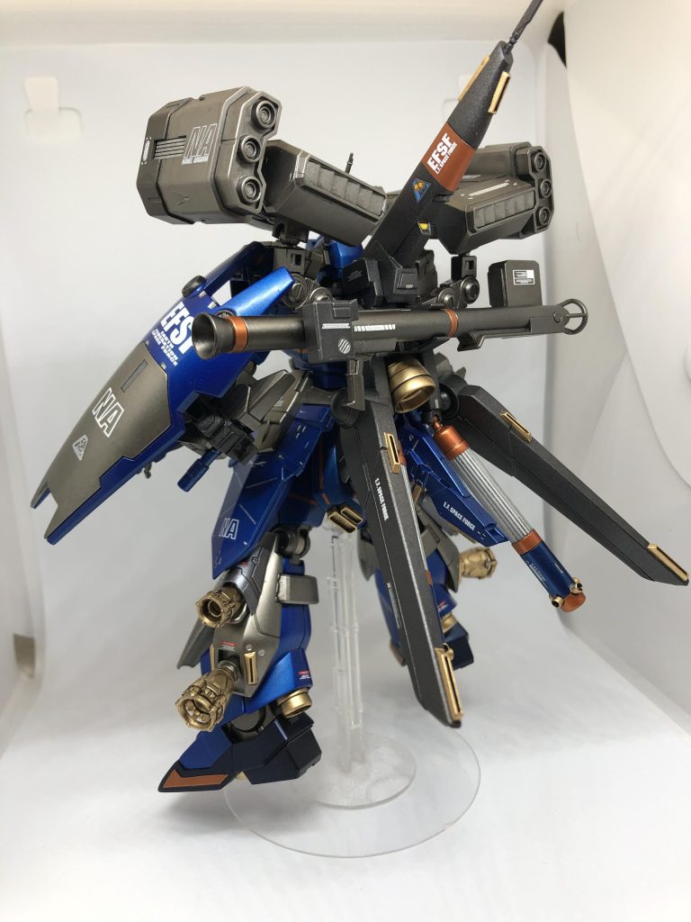 塗装はメインのブルーはタミヤ、マイカブルー、オレンジはタミヤメタリックオレンジ、ゴールドはクレオス、リッチゴールド