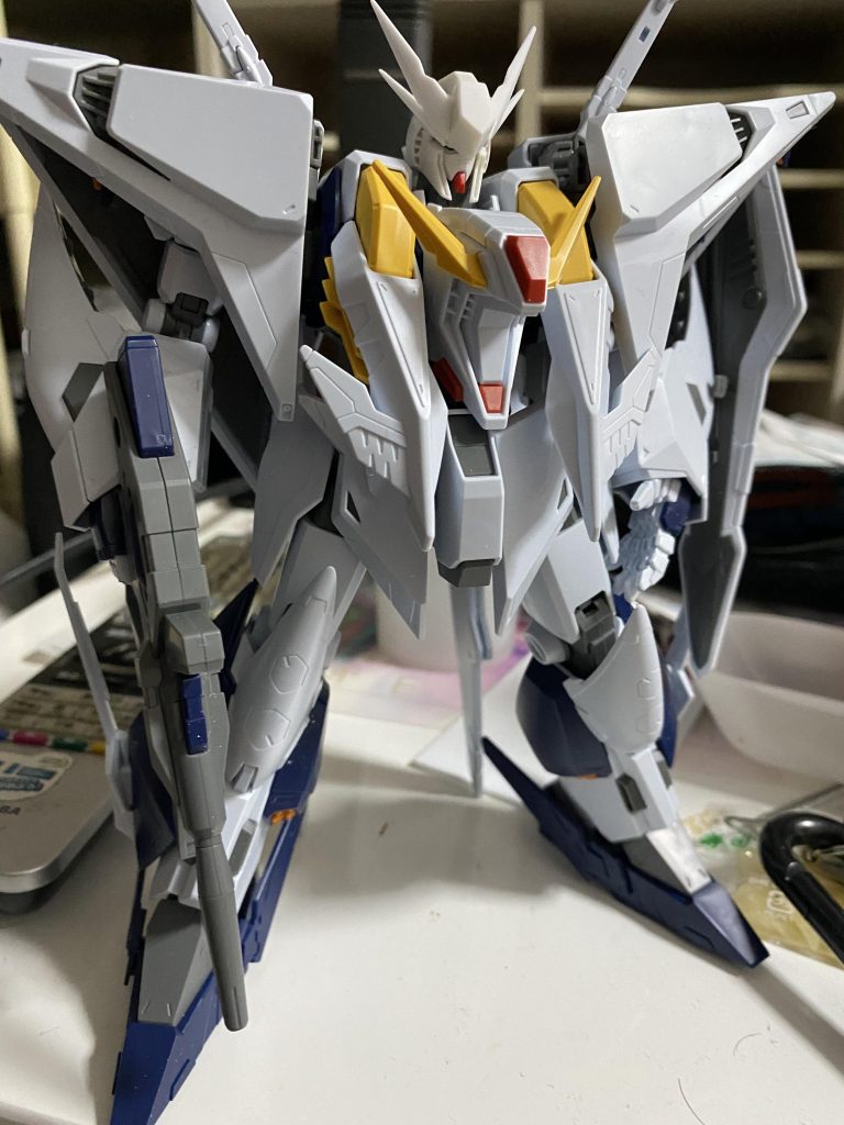 首基部を別のものと差し替えて、頭部が埋まるように調整