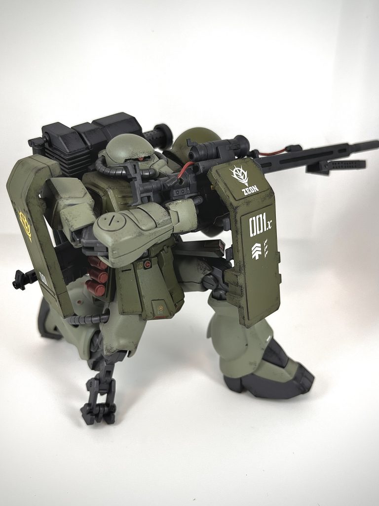 ティエレンみたいな膝シールド付けたらカッコ良くね?と思い、作ってみました。このザクは新しい!っと思っていた矢先、プレバンで似た様なザクが販売されたのを見て変な笑いが出ました。ですよねー。みんな考えますよねー。