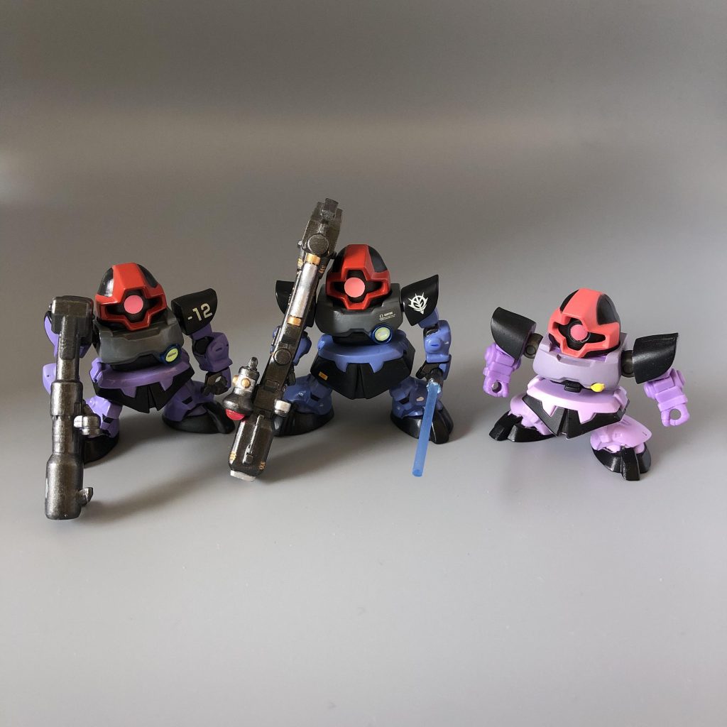 昔作作ったドム(左)、素のドム(右)と並べて。