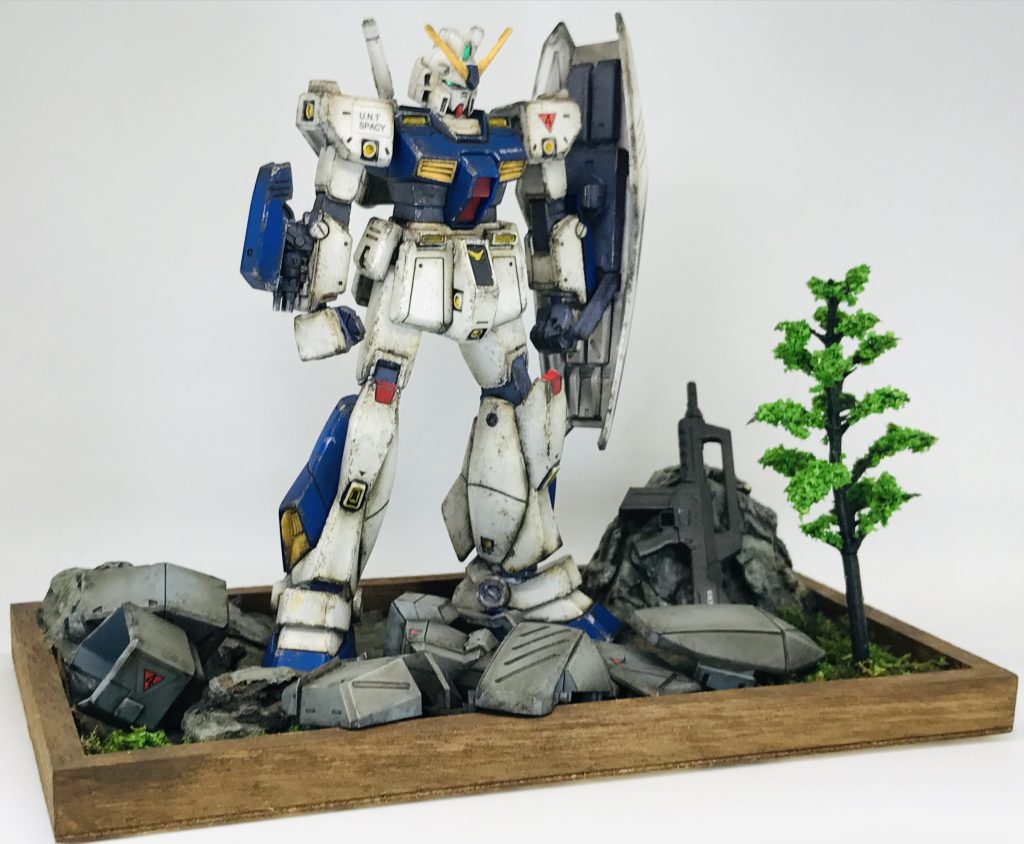 ショーケースに何故か簡易ジオラマベースごと飾っていたので、そのままジオラマベースごとの撮影ですきっと当時はチョバムアーマーも飾りたかったのでしょう…🙄