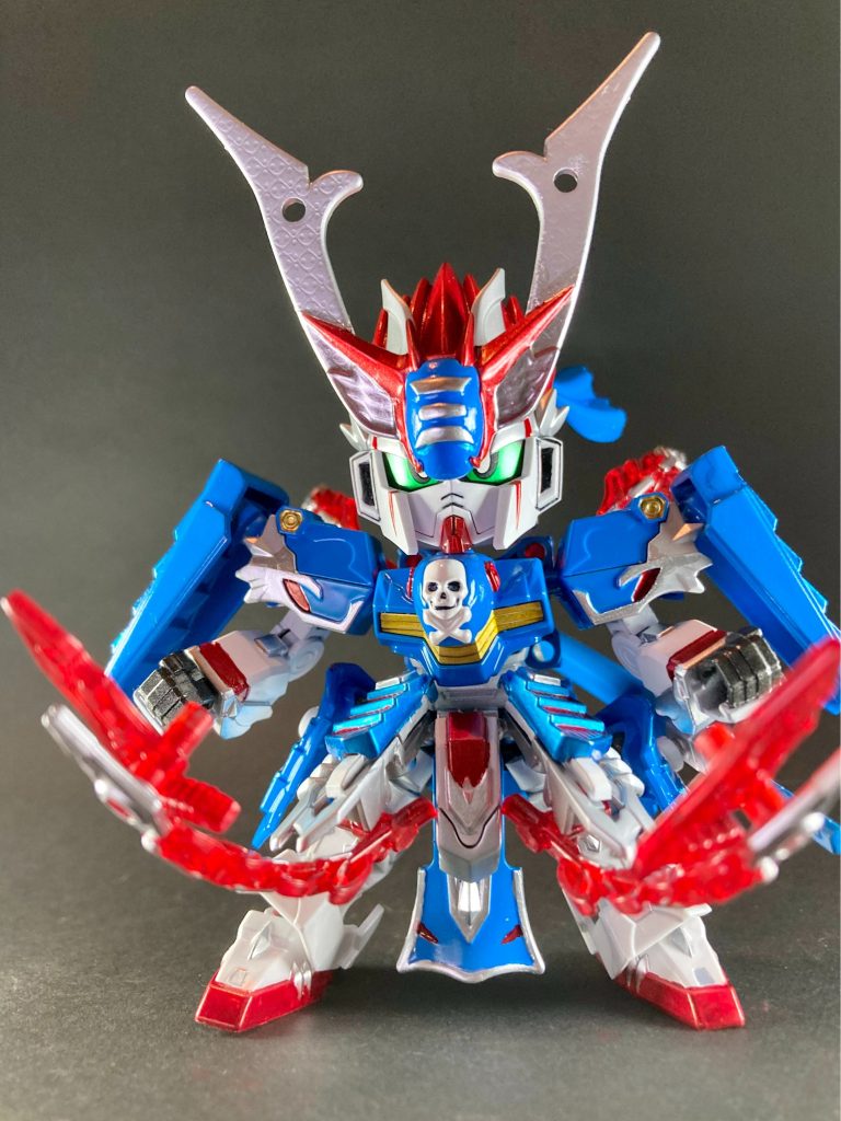 〜〜〜〜〜〜〜〜〜〜〜〜SDWヒーローズ🏯ムシャワールド設定のオリジナル武将を作りました。長文設定で恐れ入りますが読んで頂きありがとうございます。三国創傑伝キットの甘寧クロスボーンをベースに武者風アレンジを盛り込み、海の漢らしい水色X3カラーに変更&海賊っぽい固有武装を追加しました。