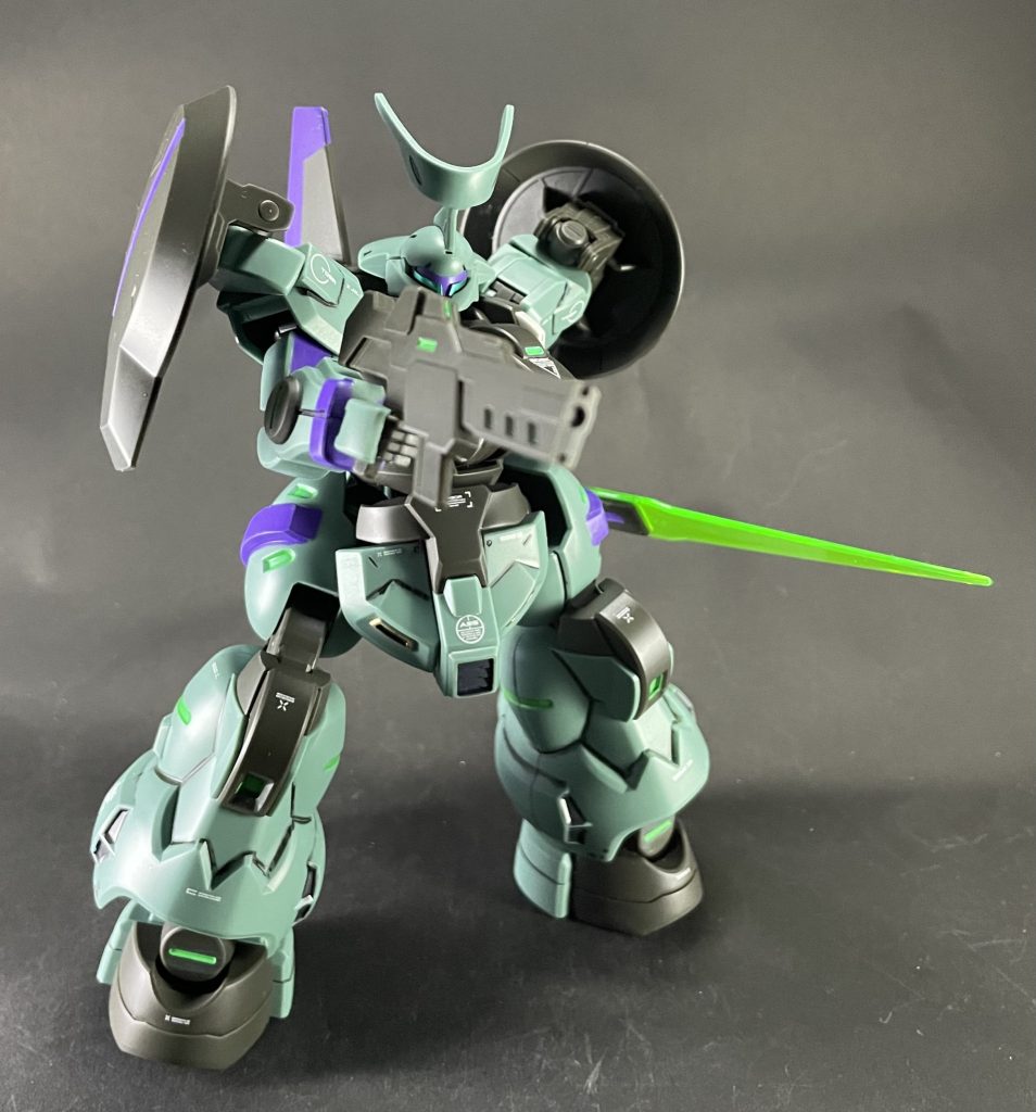 ガンダムマーカーの、ガンダムアイグリーンとガンダムパープルを主に使いました😆