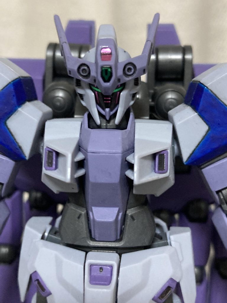 斬新なガンダムフェイス