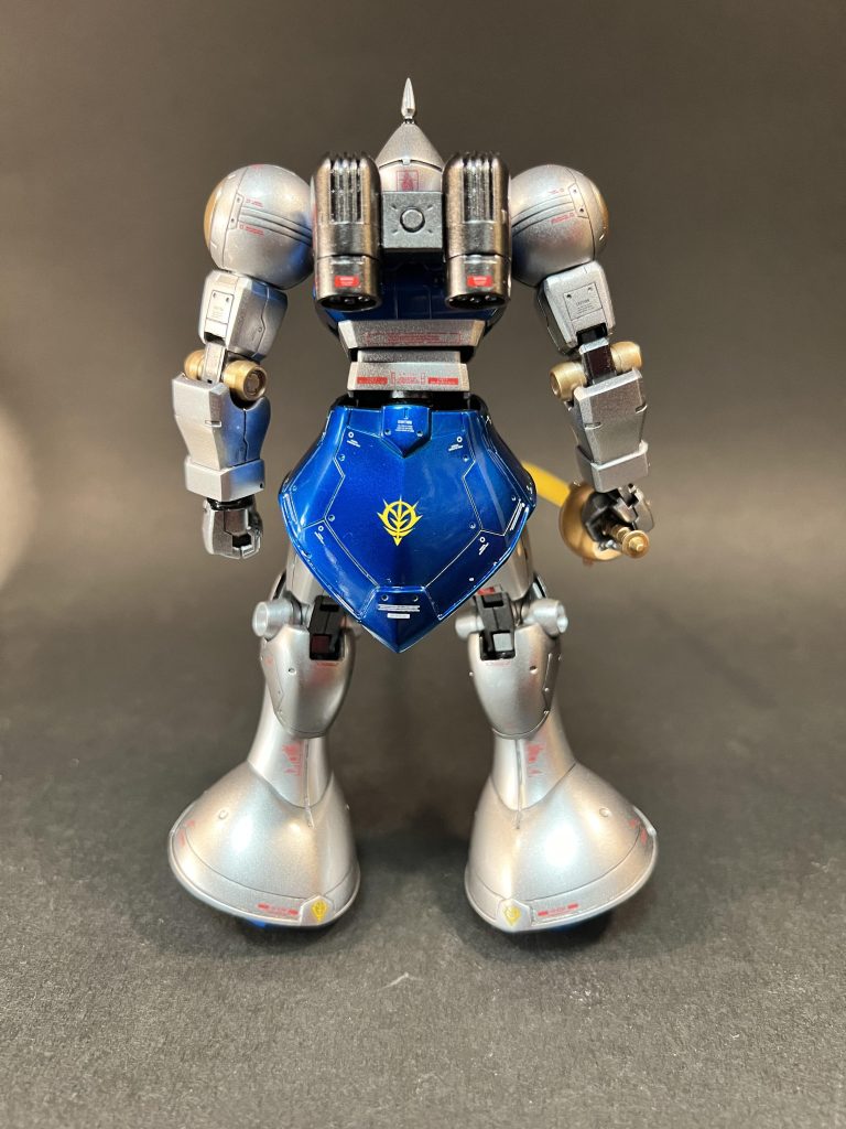 伸ばしランナーを各種外装の縁に貼り付け、西洋風甲冑をイメージしディテール追加。終端の五角形をプラバンでサイズ拡大。