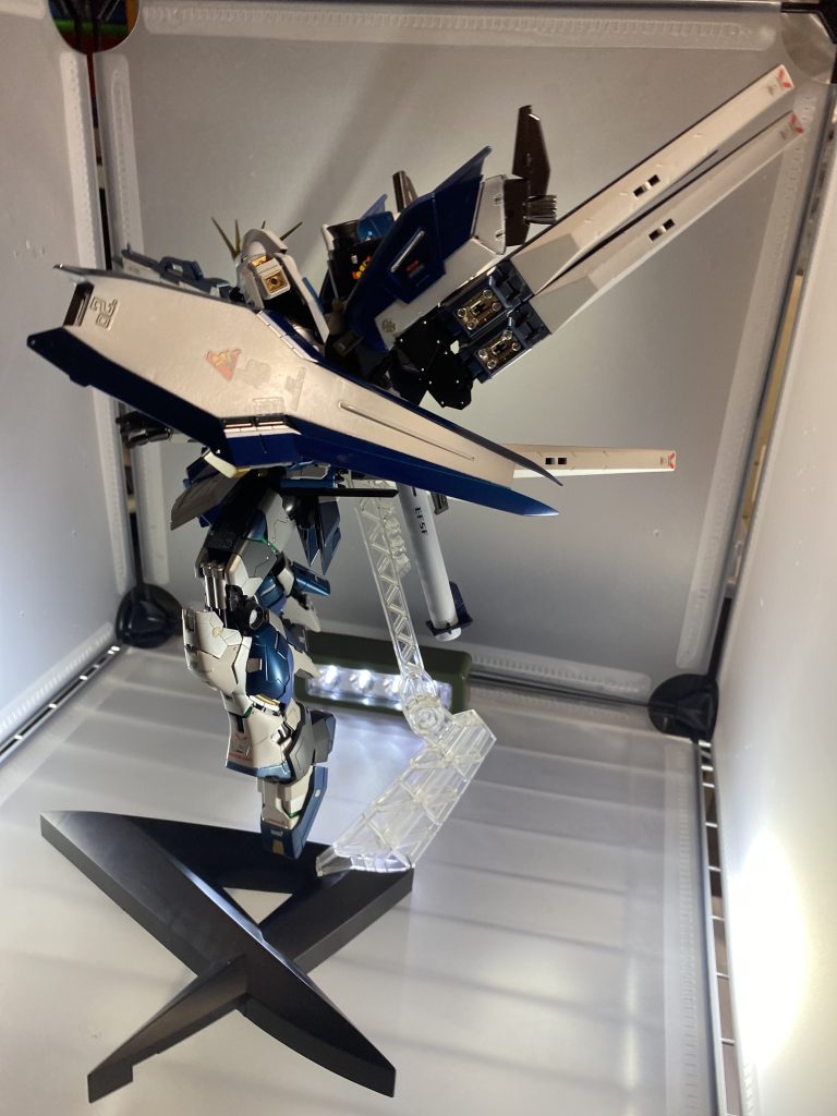 ファンネルラックはファンネルパージ後にスラスターパックとして使えたらなーと。腰ファンネルはもちろん180度回るんでビームキャノンとして使用可能！ニュータイプ撃ちも！？