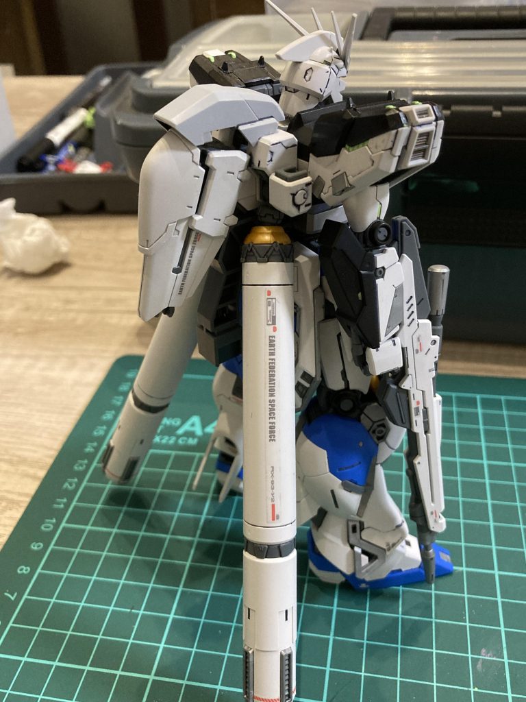 バズーカを取り付ける部分の形も鳥みたいで刺さらなかったので大幅に形状変更。