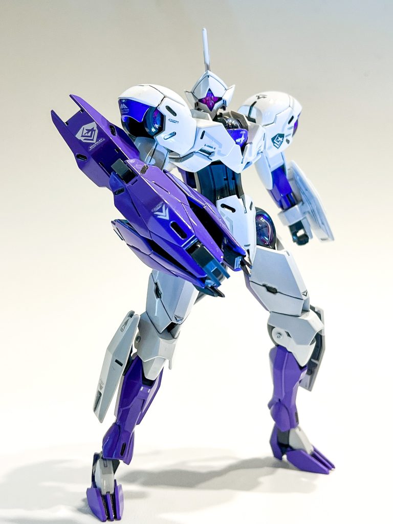 ガンダムデカール貼ってクリアコート。