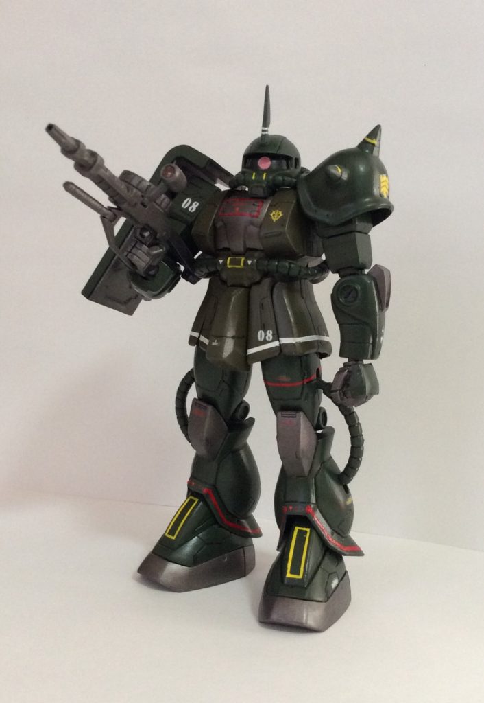 改修箇所頭部：モノアイレールの支柱を斜めになるよう整形股関節：脚を開けるよう開口部を拡大足：甲の部分を削ることで可動範囲を拡大シールドの裏面を塞いで、プラ板でモールド作製マシンガンのマガジンの裏面をプラ板で塞ぐ。スコープ部分に、Hアイズのランナーを加工して作成したクリアパーツを取付。