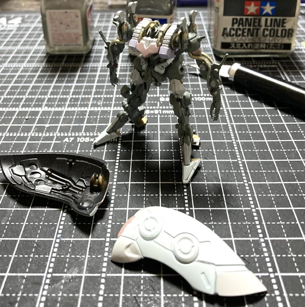 内部はほぼ筆塗りです。